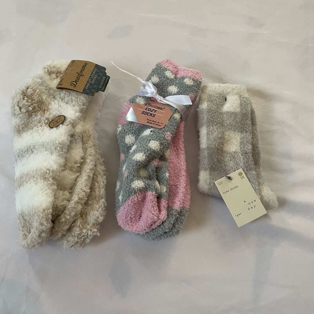 5-Piece Set Fuzzy/Cozy Socks - Pink, Gray,‎ Cream, NWT, Size 4-10 and 4-11